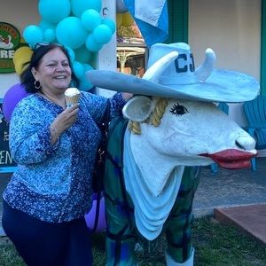 Meet your Posher, Adela